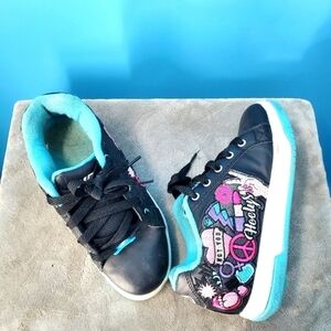 Heelys black and blue with graphic design girls 4